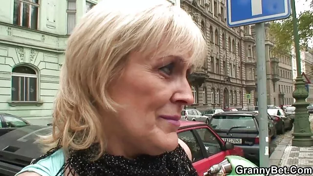 Parim porno :  Ülemeelike rinnadega brünett teismeline saab naast paugu Täiskasvanute Filmid 