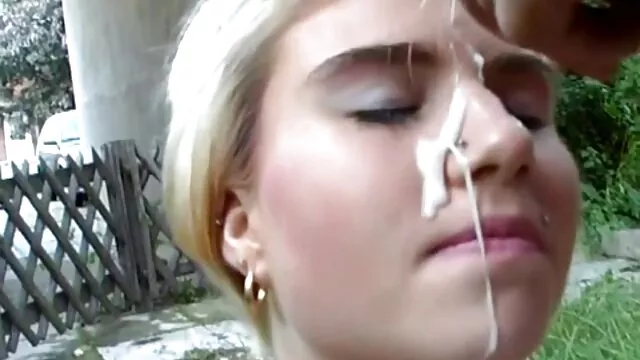 Parim porno :  Perv vaatab, kuidas lämbe neiu koristab kodu ilma riieteta Täiskasvanute Filmid 