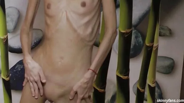 Parim porno :  Vene tüdruk näitab jõepuhkusel suurepärast keha ja imeb end Täiskasvanute Filmid 