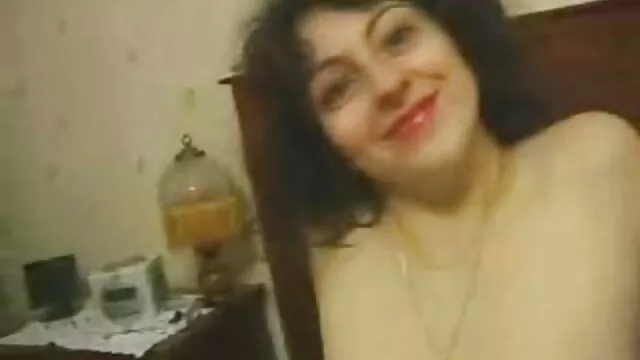 Parim porno :  Sensuaalne brünett kiusab vannitoas enne riista imemist Täiskasvanute Filmid 