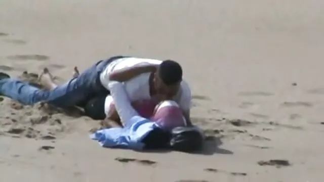 Parim porno :  Brünett naine saab kuninglikuks ja tal on suu perses Täiskasvanute Filmid 