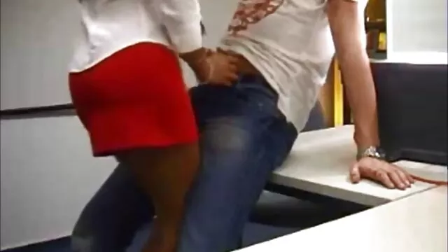 Parim porno :  Nerdy stud petab tüdruksõpra oma ahvatleva tütrega Täiskasvanute Filmid 